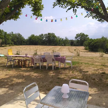 Bastidon Piscine Les Tilleuls 度假居 里耶